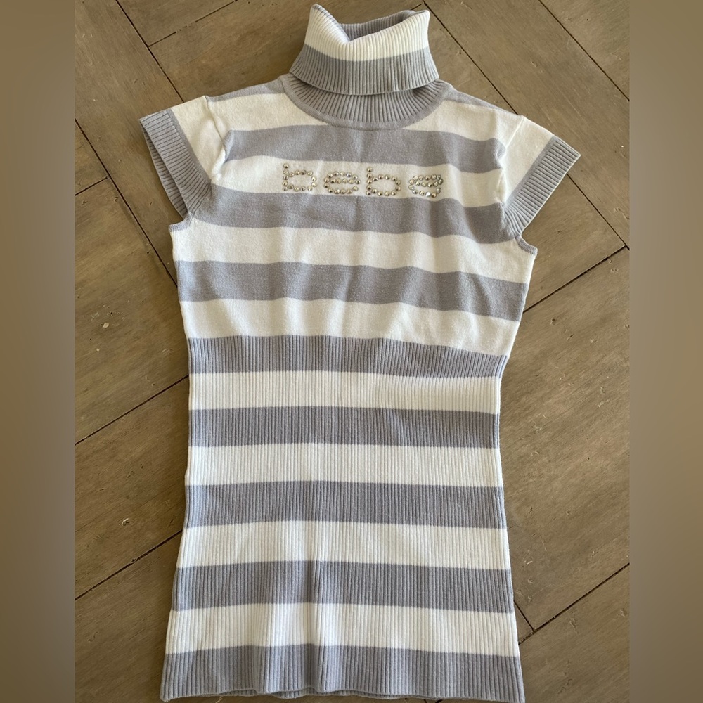 Bebe gray and white top